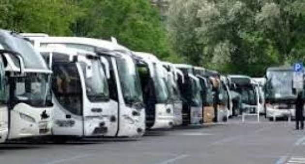 ADUC Potenziare il servizio di trasporto ricorrendo ai bus turistici. Lettera al Governo 