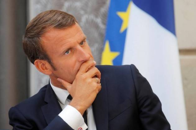 Francia, Macron: ''Riapriremo le scuole''