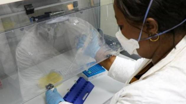 Positiva al coronavirus da 70 giorni su Facebook: ''Fase 2 precoce, state a casa''