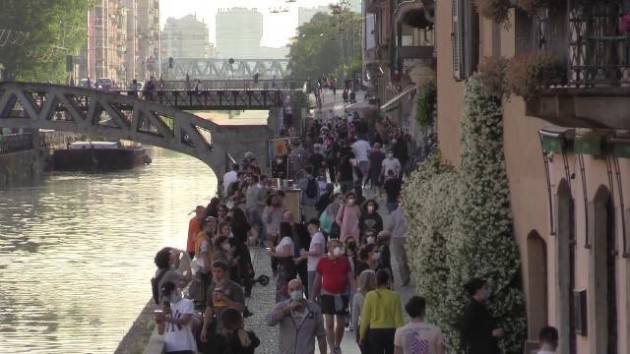 Milano: è liberi tutti per strada e nei parchi