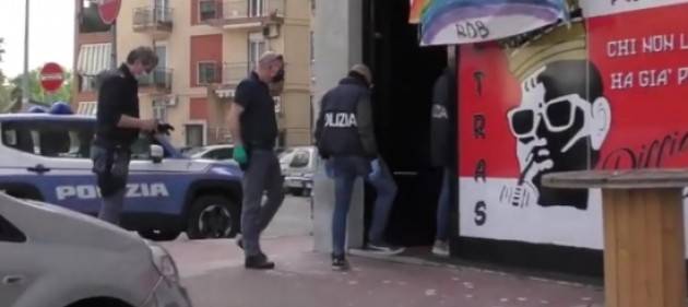 Scontri sulla A16: perquisiti 39 ultras di Bari e Lecce - VIDEO