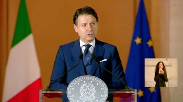 Rischio calcolato per ripartire. Serve ancora cautela