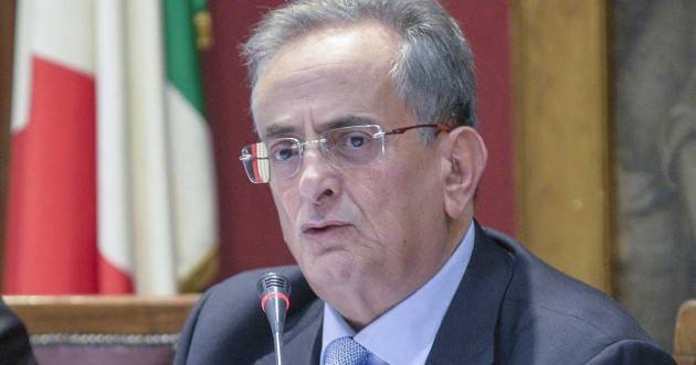 Ai domiciliari il procuratore capo di Taranto