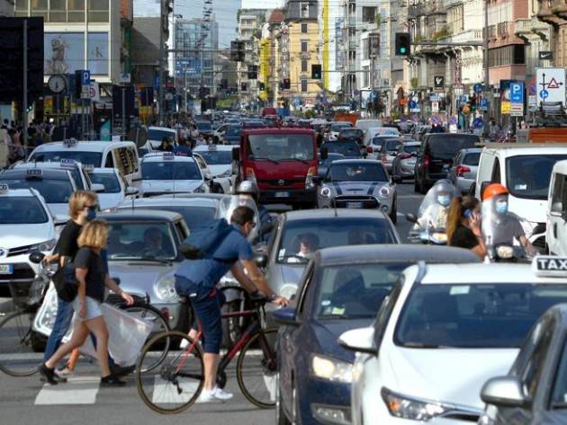 Traffico in tilt in corso Buenos Aires