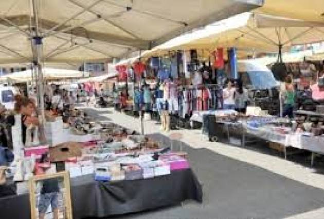 Da oggi bancarelle non alimentari nei mercati scoperti