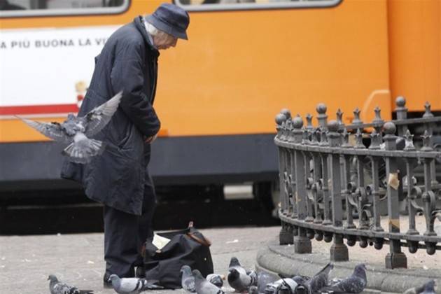 UE: sempre di meno, sempre più anziani