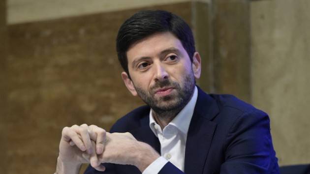 Speranza: ''Dati del monitoraggio incoraggianti''. Riapertura dei confini delle Regioni senza distinzioni