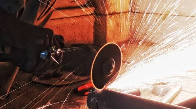 A maggio produzione industriale -34% annuo