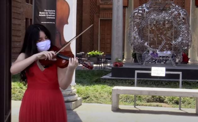 la Festa della Repubblica e la riapertura del Museo del Violino di Cremona salutate dall'Inno Italiano