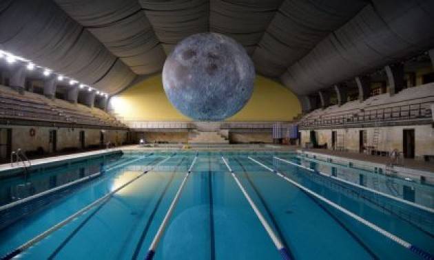 A Milano 1.500 persone in piscina e 3.500 prenotazioni