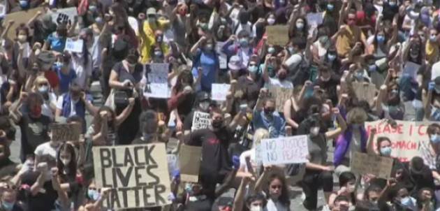 Roma: Black lives matter- Le vite nere contano. 8min e 46 sec in ginocchio per George Floyd
