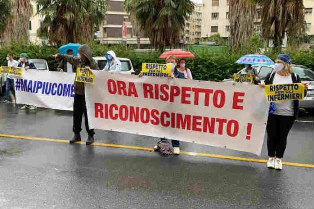 Infermieri lombardi in piazza per protesta