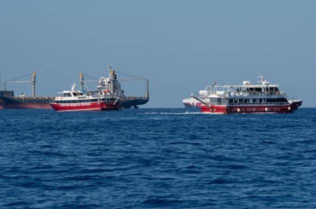 Malta fa sbarcare le 425 persone in mare da 40 giorni