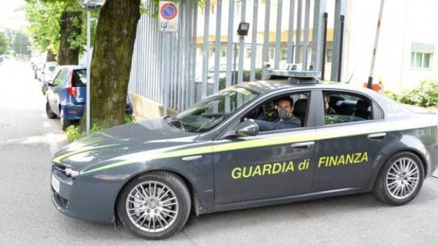 Como, la Finanza sequestra oltre 400 mila mascherine