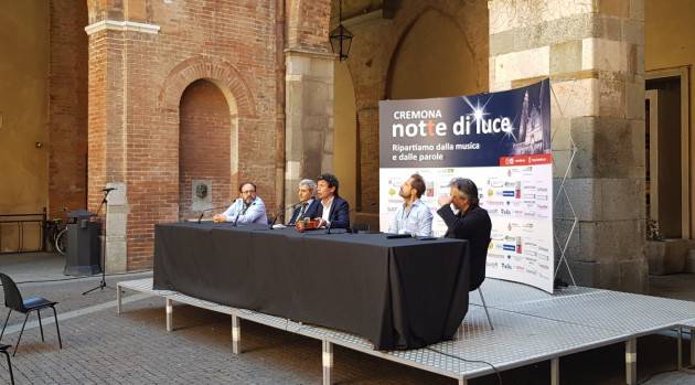 Cremona notte di luce , le registrazioni di un evento per la TV : musica e parole, per ripartire dopo covid-19