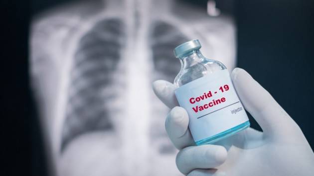 Vaccino, 4 italiani su 10 poco propensi a farlo