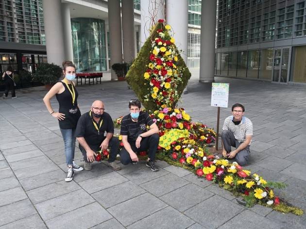 Coronavirus, crisi florovivaismo: a Milano fiori italiani in piazza