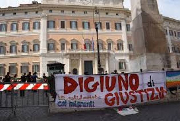 Pianeta Migranti Cremona. Digiuno in solidarietà ai migranti davanti al Parlamento 