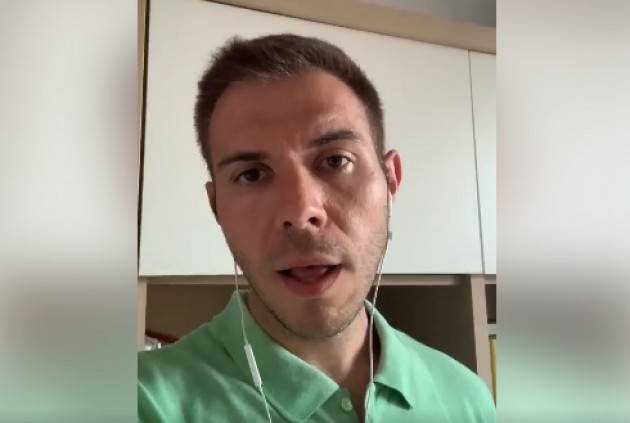 Gabriele Piazzoni (Arcigay) Salvini ironizza  sul progetto di legge su OMOBITRANSFOBIA, per favore legga il tetso (Video)