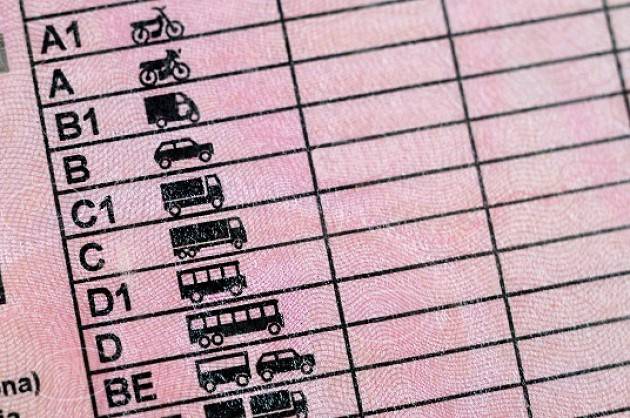 Auto: il 75% dei cremonesi patentato