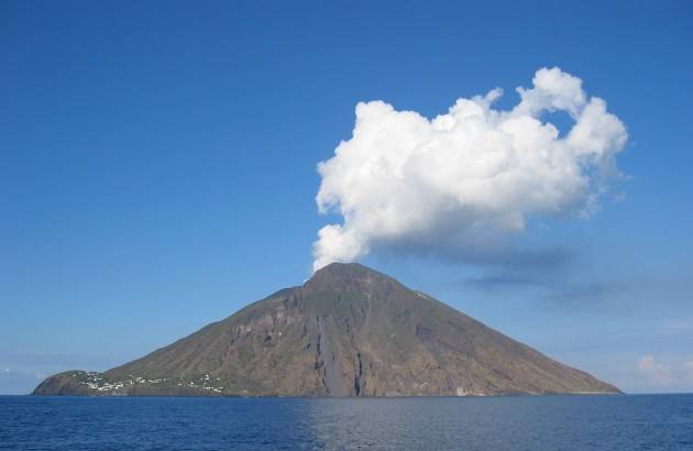 Stromboli: esplosione dal vulcano, paura sull'Isola