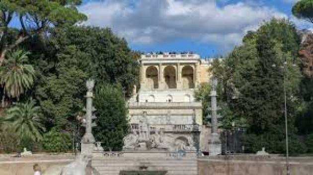 Roma, precipita dalla terrazza del Pincio: morto 21enne