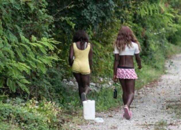 Giovani ragazze nigeriane costrette a prostituirsi, il riscatto grazie al progetto ‘Oltre la strada’. Tribunale Bologna riconosce danni anche Comune Piacenza