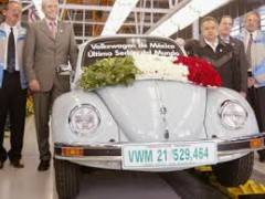 AccaddeOggi 30 luglio 2003 – In Messico l'ultima Volkswagen Maggiolino esce catena montaggio