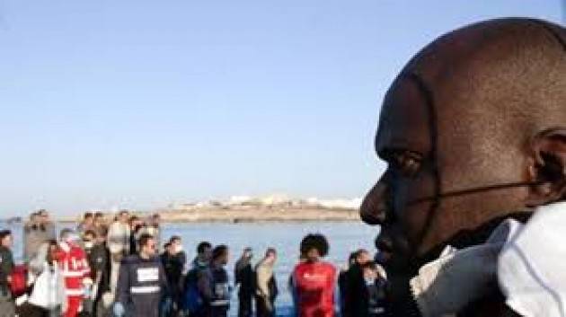Migranti, altri 8 sbarchi a Lampedusa. A Porto Empedocle arrivata nave quarantena