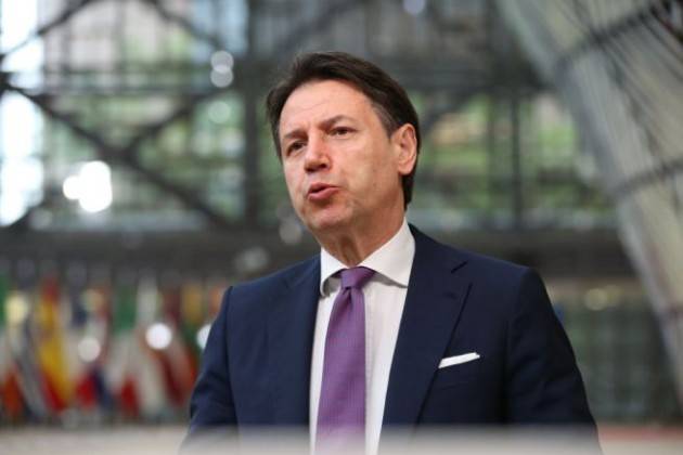 Beirut, Conte: ''Immagini terribili, faremo tutto il possibile per sostenere il popolo libanese'' ferito un militare italiano.