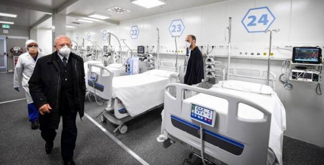 Napoli, inchiesta sugli ospedali COVID: 4 indagati