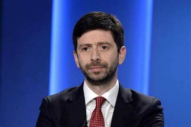 Speranza: ''Distanza 1 metro resta essenziale''. L’OMS lo ringrazia: ''Modello per gli altri paesi''