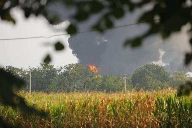 CREMONA- A FUOCO TORRE DI RAFFREDDAMENTO DELL'ARVEDI- VIDEO