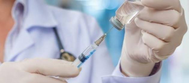 Vaccino contro l'influenza: Galli consiglia di farlo presto