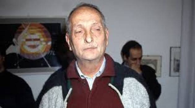 Palermo ricorda Libero Grassi con la vernice rosso sangue: 29 anni fa l’omicidio dell’imprenditore