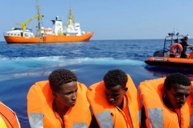 Arrivati altri 370 migranti - Il sindaco: ''Siamo in ginocchio''