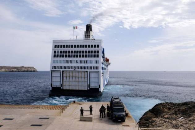 Lampedusa, il governo invia tre nuove navi quarantena