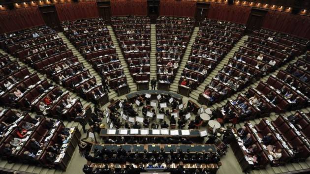 Governo pone fiduciaSUL DL Covid: protesta l’opposizione e monta la fronda grillina