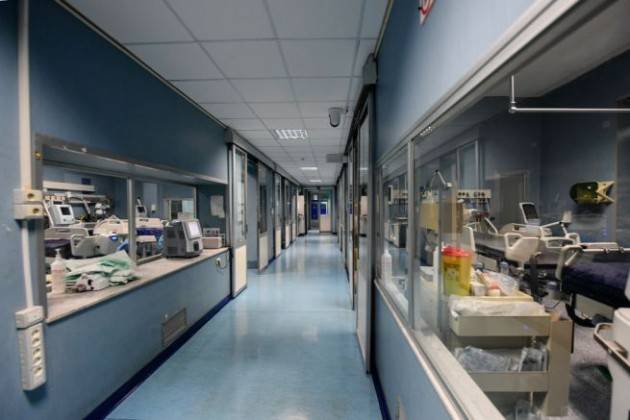 Due giovani positivi fuggono dall'ospedale Loreto Mare