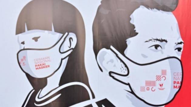 Negazionisti del COVID-19 ed estrema destra in piazza a Roma: ''Contro le museruole/mascherine e le antenne 5G''