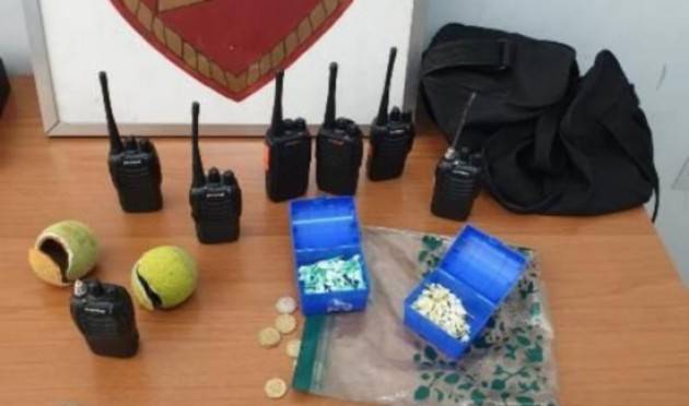 Droga nascosta nelle palline da tennis