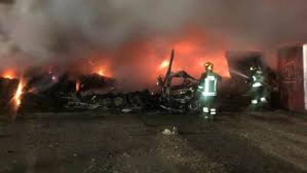 Incendio discarica Pavia, si segue pista dolosa
