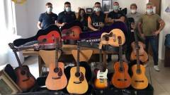 Milano: Ruba 11 chitarre a collezionista per 150mila euro 
