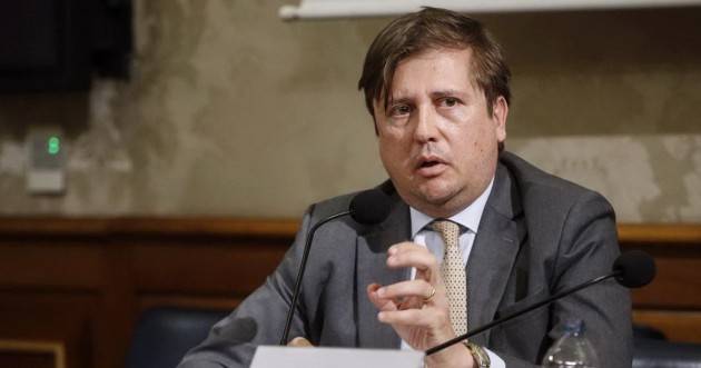 Sileri: Covid-19 Il vaccino non prima della metà del 2021