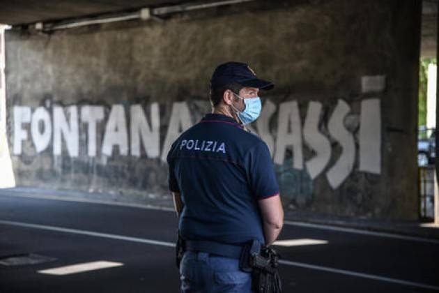 Scritte contro Fontana