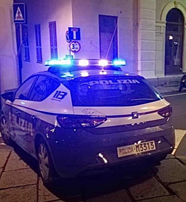 DESENZANO: POLIZIOTTO SI SPARA IN COMMISSARIATO 