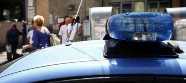 Tentano di usare una carta di pagamento rubata, arrestati