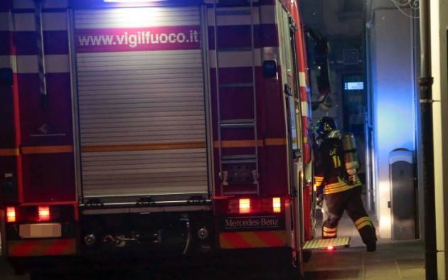 Scappa da tso e dà fuoco alla casa