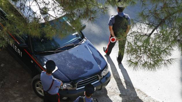 Uomo ucciso a colpi di arma da fuoco, killer in fuga dalla scorsa notte