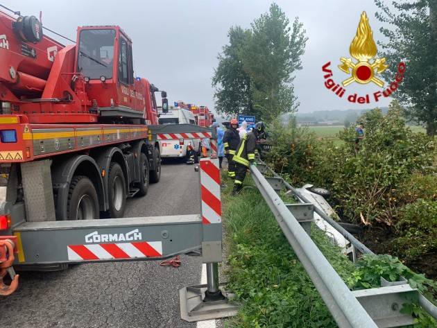 INCIDENTE LUNGO LA PROVINCIALE : MUORE 22ENNE